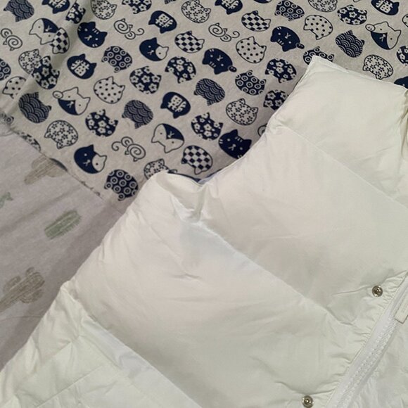 Canada Goose White Stand Collar Down Vest - Picture 7 of 11